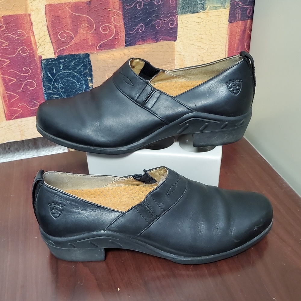 ARIAT Black leather slip on shoes size 7.5